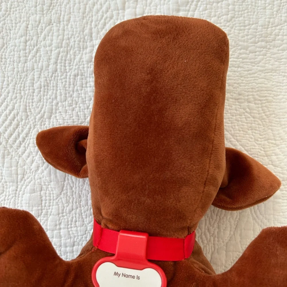 Pound puppy 2019 by Hasbro. Brown hound w/black spots. No flaws, no box.